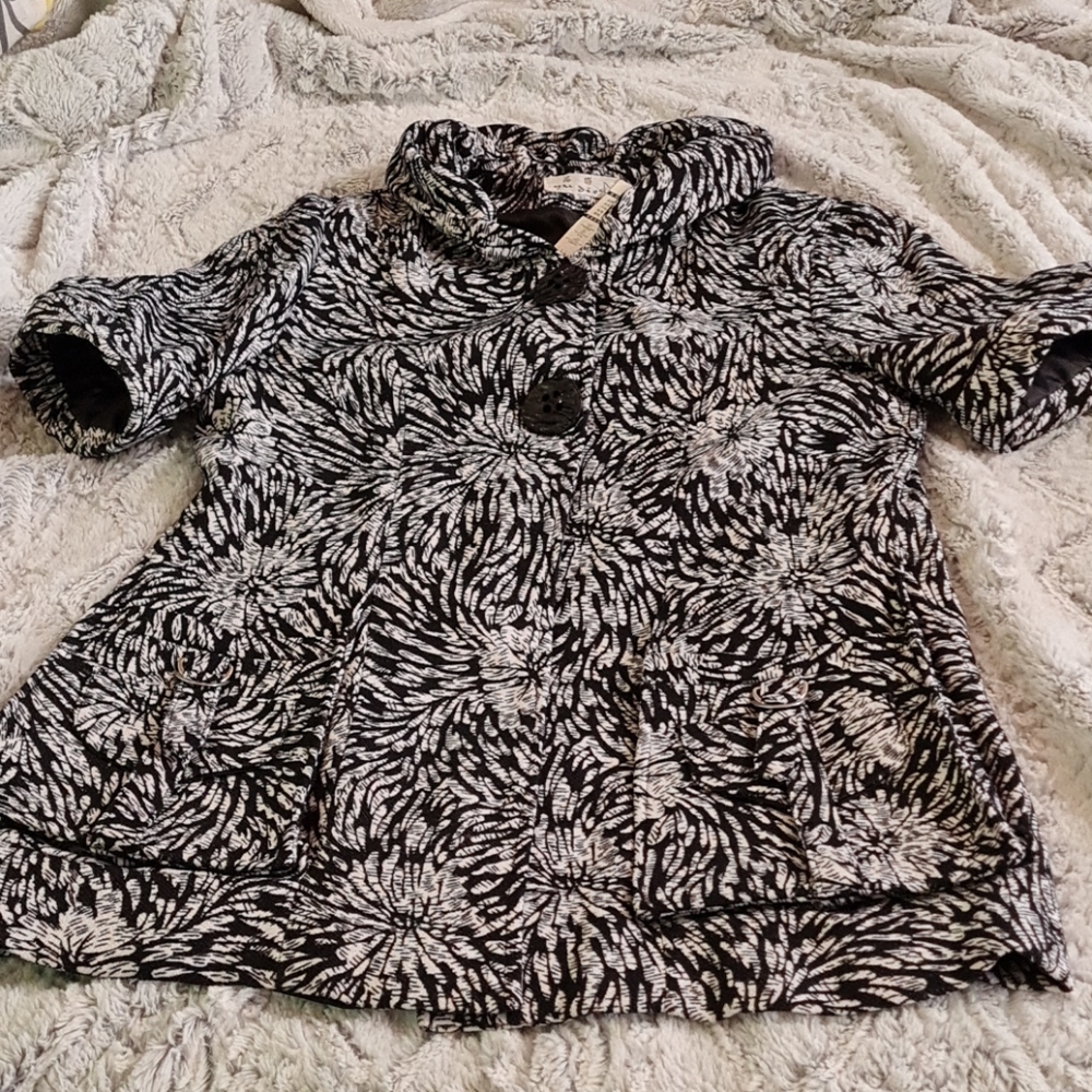Black and White 2 button Flower Print Trenchcoat
